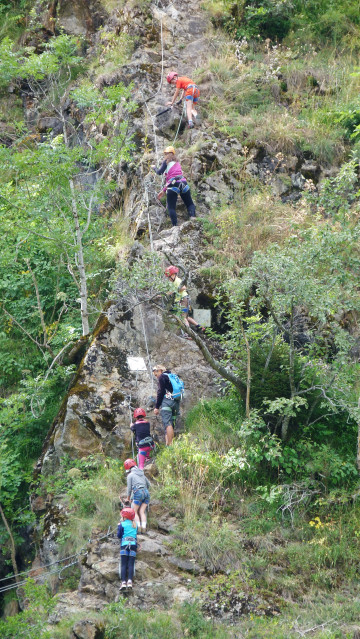 enfants sur la via ferrata