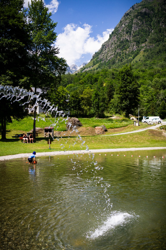 Plan d'eau_Saint-Colomban-des-Villards - © OT Espace Glandon Plan d'eau_Saint-Colomban-des-Villards