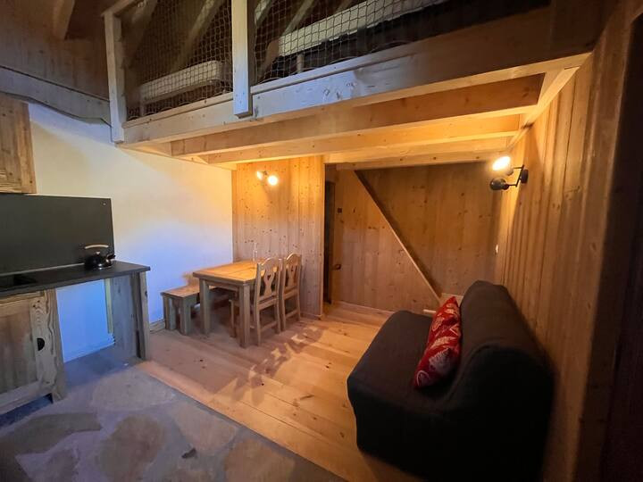 Shepherd's hut - Le Rieu Claret_Saint-Colomban-des-Villards - © Jean-Baptiste Brosson Shepherd's hut - Le Rieu Claret_Saint-Colomban-des-Villards