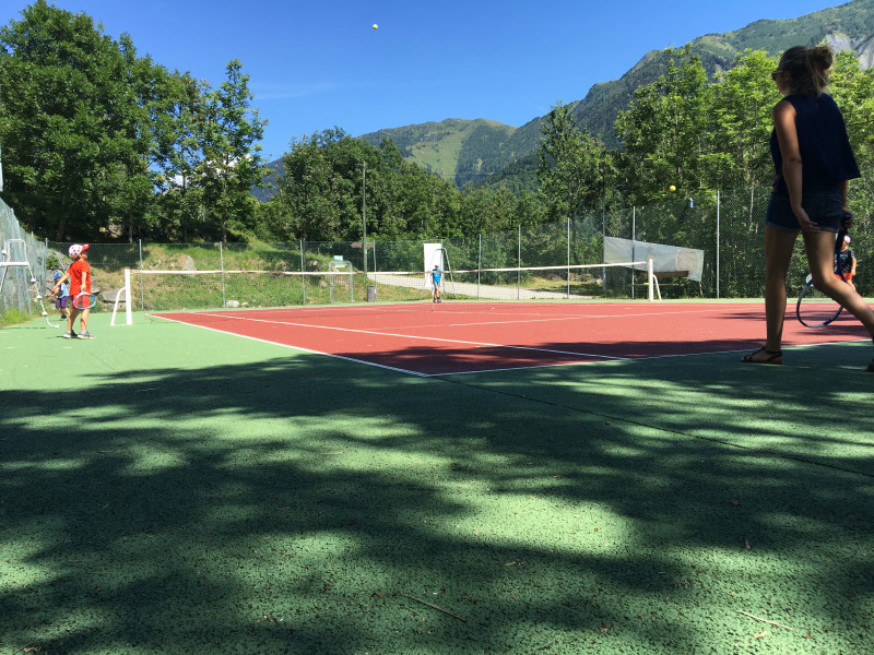 Tennis_Saint-Colomban-des-Villards - © OT Terres de Maurienne Tennis_Saint-Colomban-des-Villards