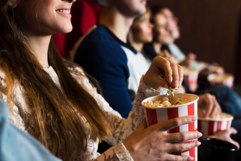 Cinébus - À Pied d'oeuvre_Saint-Colomban-des-Villards - © freepik Cinébus - À Pied d'oeuvre_Saint-Colomban-des-Villards