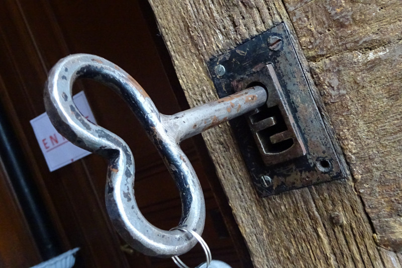 clé porte église